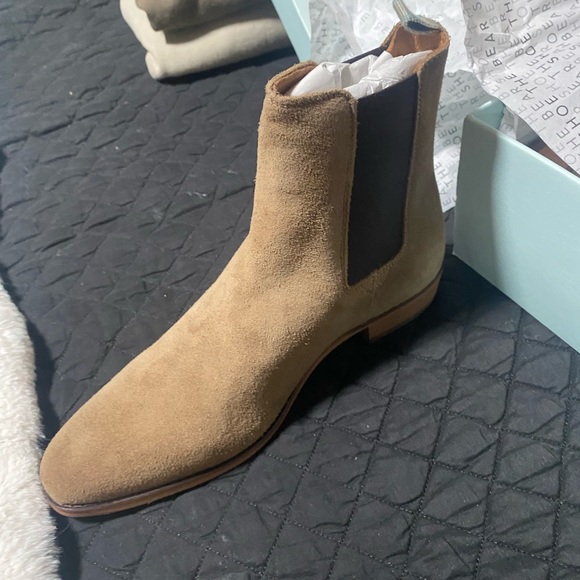 The shoe bear size US 9. Fits like a 9.5. Brand new - Picture 3 of 13